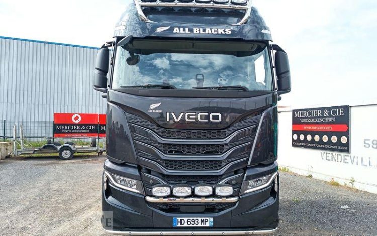 IVECO TRACTEUR ROUTIER S-WAY 580 – PTRA : 44 TONNES – DIESEL – 135534 KMS – ANNEE 2025 NOIR HD-693-MP