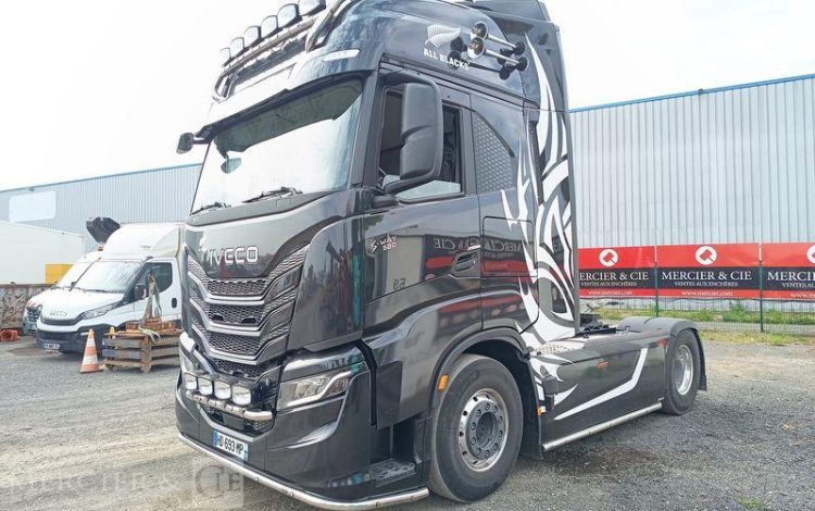 IVECO TRACTEUR ROUTIER S-WAY 580 – PTRA : 44 TONNES – DIESEL – 135534 KMS – ANNEE 2025 NOIR HD-693-MP