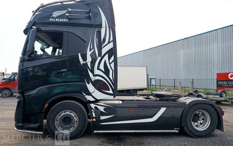 IVECO TRACTEUR ROUTIER S-WAY 580 – PTRA : 44 TONNES – DIESEL – 135534 KMS – ANNEE 2025 NOIR HD-693-MP