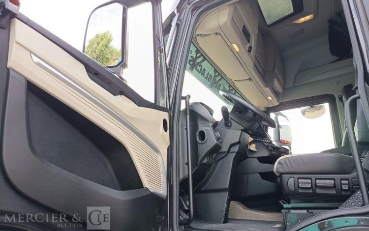 IVECO TRACTEUR ROUTIER S-WAY 580 – PTRA : 44 TONNES – DIESEL – 135534 KMS – ANNEE 2025 NOIR HD-693-MP