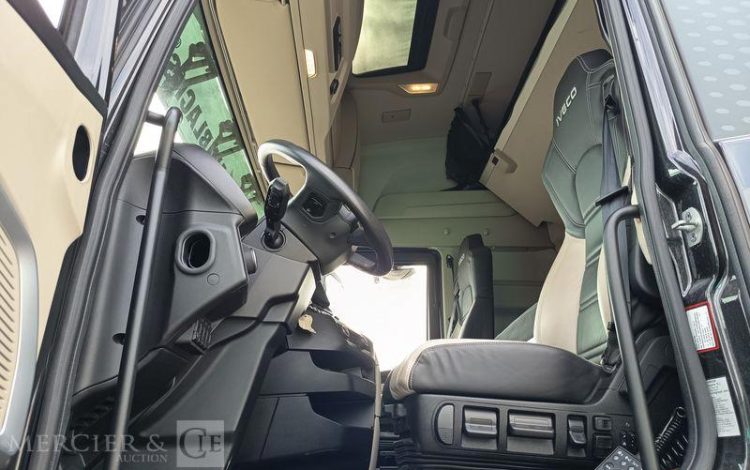 IVECO TRACTEUR ROUTIER S-WAY 580 – PTRA : 44 TONNES – DIESEL – 135534 KMS – ANNEE 2025 NOIR HD-693-MP