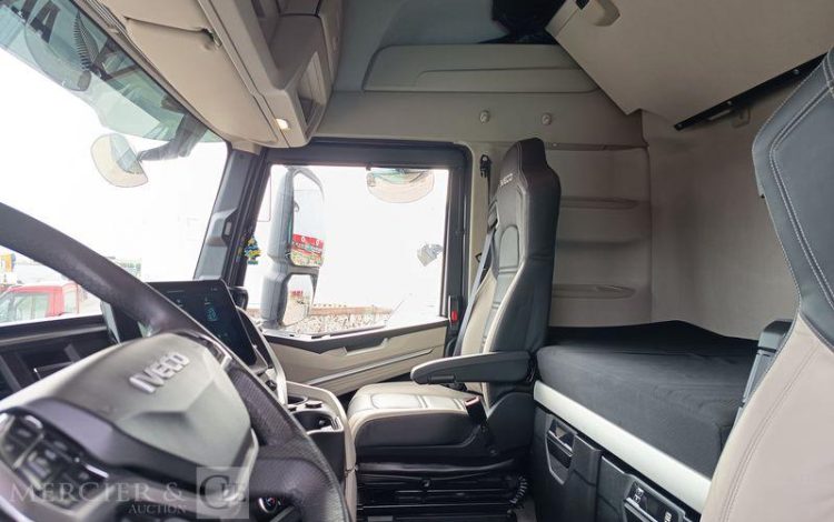 IVECO TRACTEUR ROUTIER S-WAY 580 – PTRA : 44 TONNES – DIESEL – 135534 KMS – ANNEE 2025 NOIR HD-693-MP