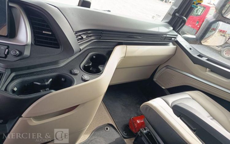 IVECO TRACTEUR ROUTIER S-WAY 580 – PTRA : 44 TONNES – DIESEL – 135534 KMS – ANNEE 2025 NOIR HD-693-MP