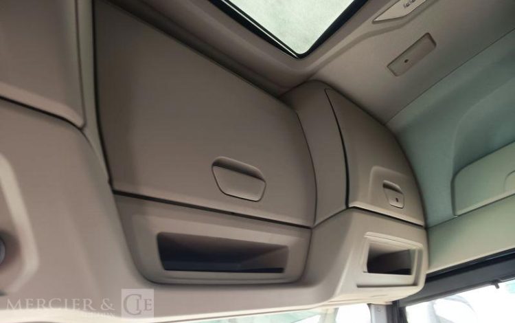 IVECO TRACTEUR ROUTIER S-WAY 580 – PTRA : 44 TONNES – DIESEL – 135534 KMS – ANNEE 2025 NOIR HD-693-MP