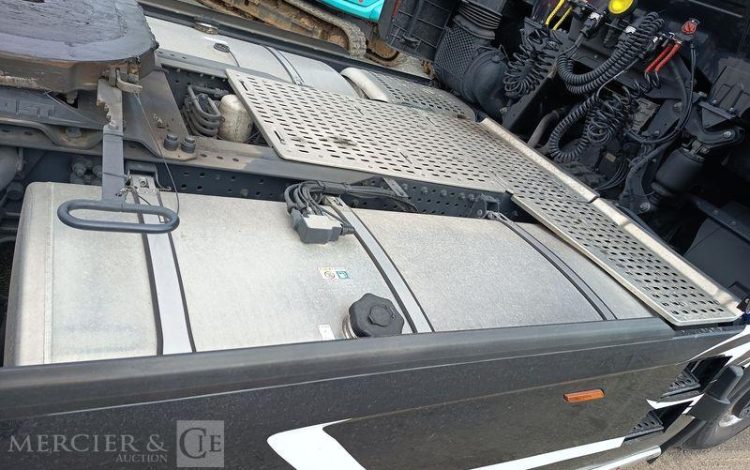IVECO TRACTEUR ROUTIER S-WAY 580 – PTRA : 44 TONNES – DIESEL – 135534 KMS – ANNEE 2025 NOIR HD-693-MP