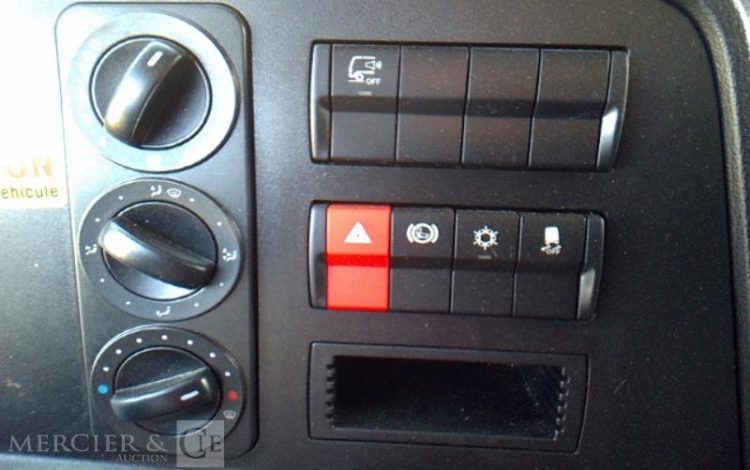 MERCEDES ATEGO 1524 BATTERIE HS PAS DE CG  HF-195-NX