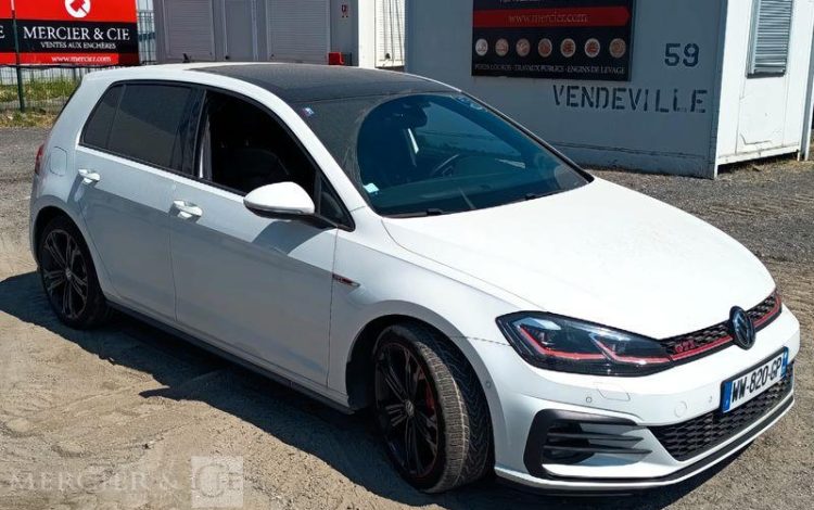 VOLKSWAGEN GOLF GTI – ESSENCE – 44630 KMS – POUR PIECES SANS CARTE GRISE BLANC WW-820-GP