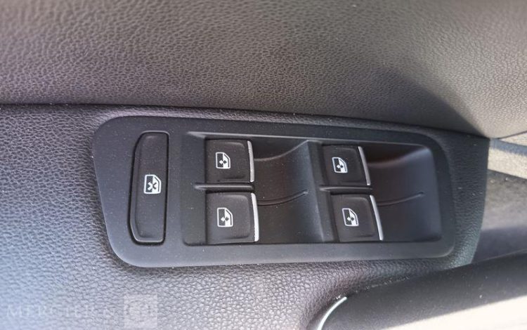 VOLKSWAGEN GOLF GTI – ESSENCE – 44630 KMS – POUR PIECES SANS CARTE GRISE BLANC WW-820-GP