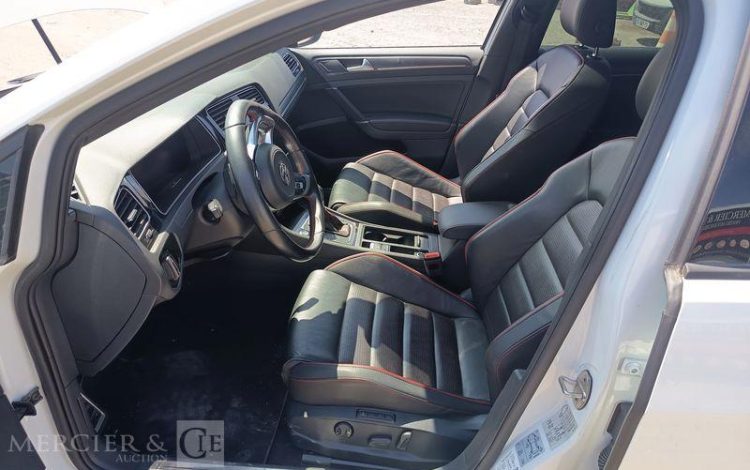 VOLKSWAGEN GOLF GTI – ESSENCE – 44630 KMS – POUR PIECES SANS CARTE GRISE BLANC WW-820-GP