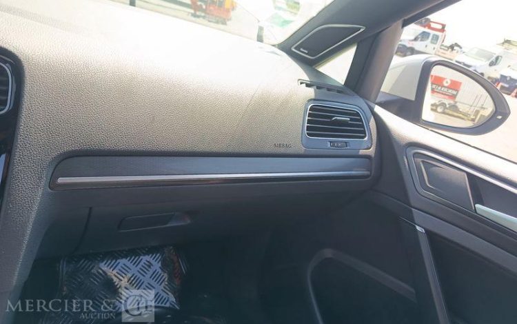 VOLKSWAGEN GOLF GTI – ESSENCE – 44630 KMS – POUR PIECES SANS CARTE GRISE BLANC WW-820-GP