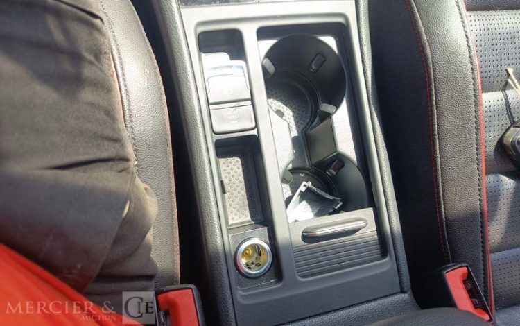 VOLKSWAGEN GOLF GTI – ESSENCE – 44630 KMS – POUR PIECES SANS CARTE GRISE BLANC WW-820-GP