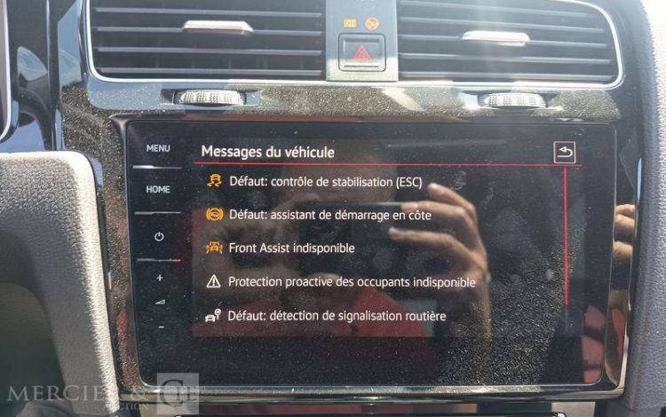 VOLKSWAGEN GOLF GTI – ESSENCE – 44630 KMS – POUR PIECES SANS CARTE GRISE BLANC WW-820-GP