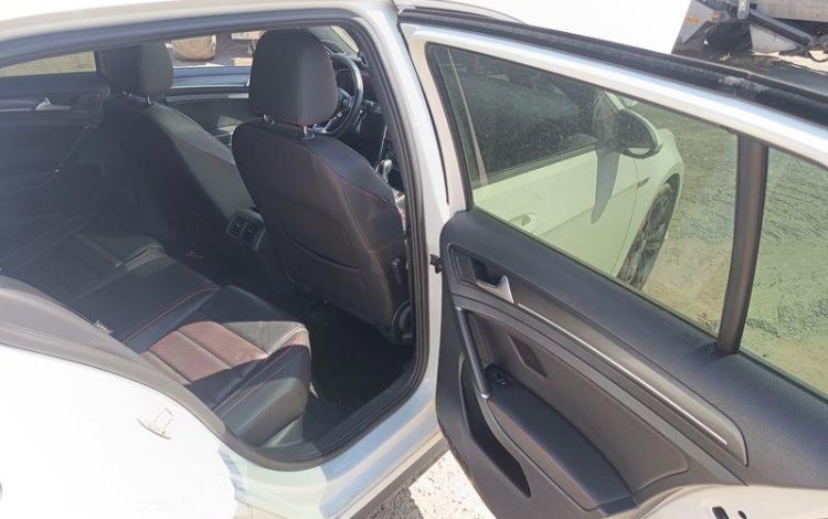 VOLKSWAGEN GOLF GTI – ESSENCE – 44630 KMS – POUR PIECES SANS CARTE GRISE BLANC WW-820-GP