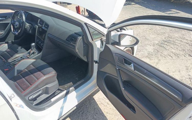 VOLKSWAGEN GOLF GTI – ESSENCE – 44630 KMS – POUR PIECES SANS CARTE GRISE BLANC WW-820-GP
