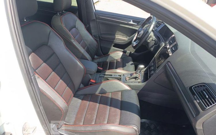 VOLKSWAGEN GOLF GTI – ESSENCE – 44630 KMS – POUR PIECES SANS CARTE GRISE BLANC WW-820-GP