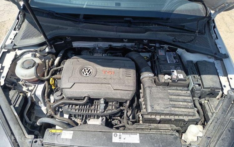 VOLKSWAGEN GOLF GTI – ESSENCE – 44630 KMS – POUR PIECES SANS CARTE GRISE BLANC WW-820-GP