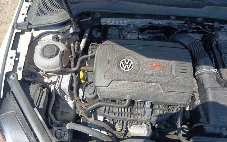 VOLKSWAGEN GOLF GTI – ESSENCE – 44630 KMS – POUR PIECES SANS CARTE GRISE BLANC WW-820-GP