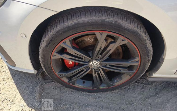 VOLKSWAGEN GOLF GTI – ESSENCE – 44630 KMS – POUR PIECES SANS CARTE GRISE BLANC WW-820-GP