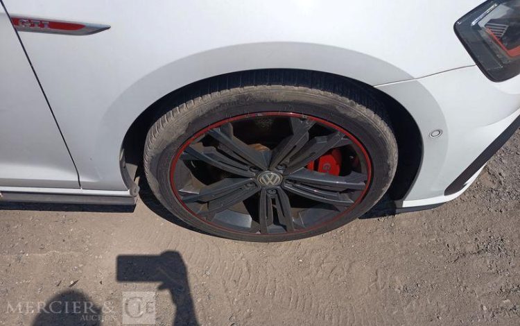 VOLKSWAGEN GOLF GTI – ESSENCE – 44630 KMS – POUR PIECES SANS CARTE GRISE BLANC WW-820-GP