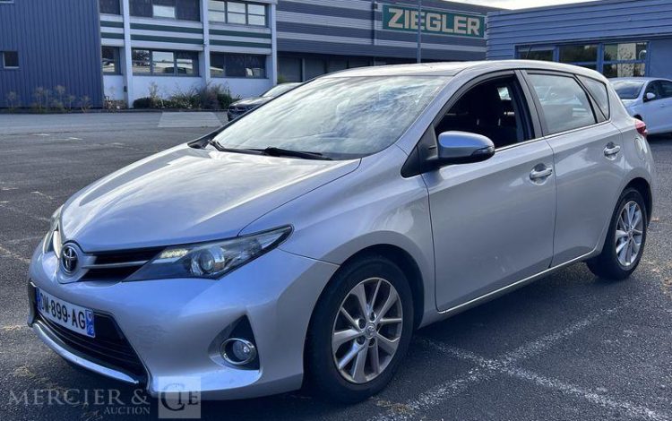 TOYOTA AURIS  DM-899-AG
