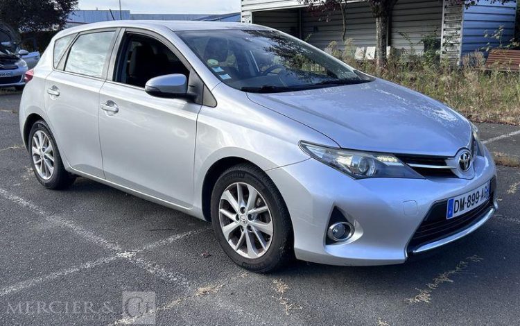 TOYOTA AURIS  DM-899-AG