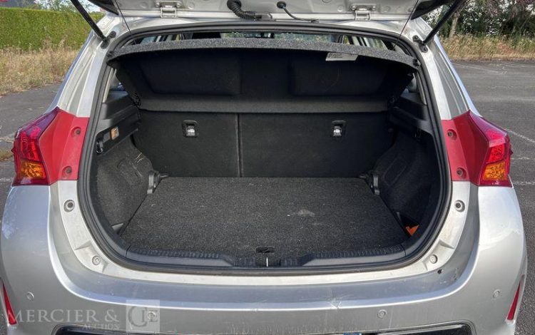 TOYOTA AURIS  DM-899-AG