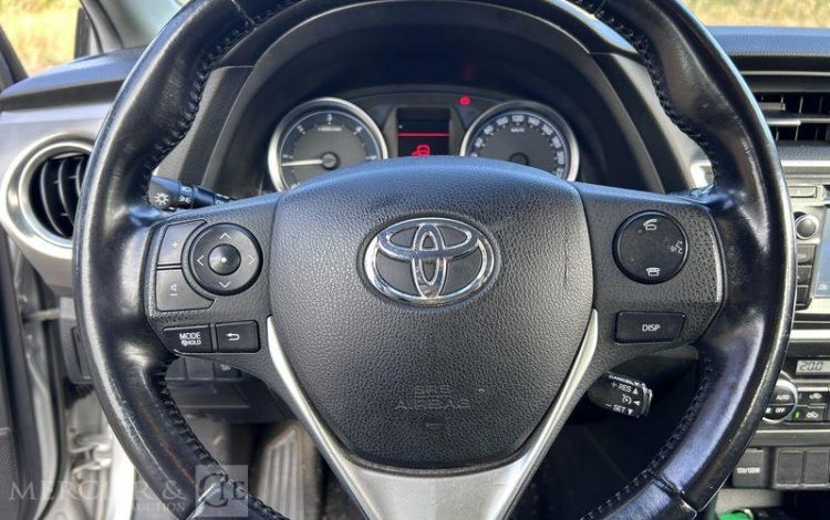 TOYOTA AURIS  DM-899-AG