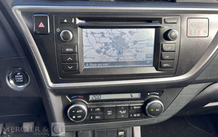 TOYOTA AURIS  DM-899-AG