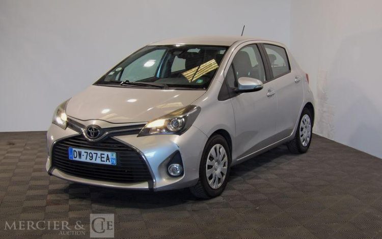TOYOTA YARIS 1.4 D4D 90 DYNAMIC BLANC DW-797-EA