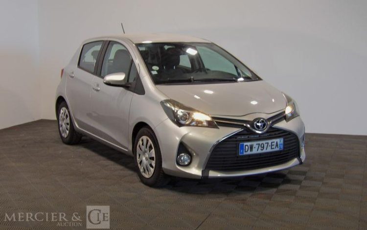 TOYOTA YARIS 1.4 D4D 90 DYNAMIC BLANC DW-797-EA