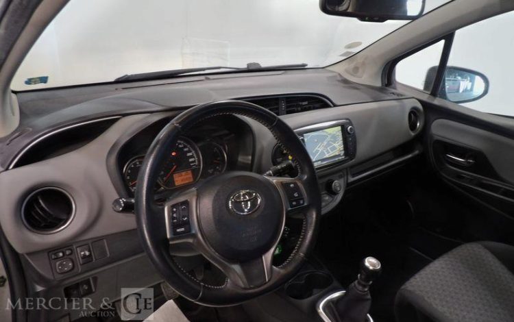 TOYOTA YARIS 1.4 D4D 90 DYNAMIC BLANC DW-797-EA