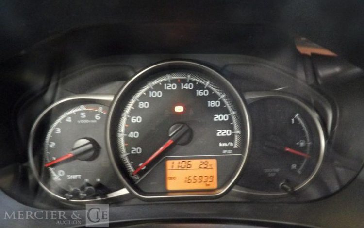 TOYOTA YARIS 1.4 D4D 90 DYNAMIC BLANC DW-797-EA