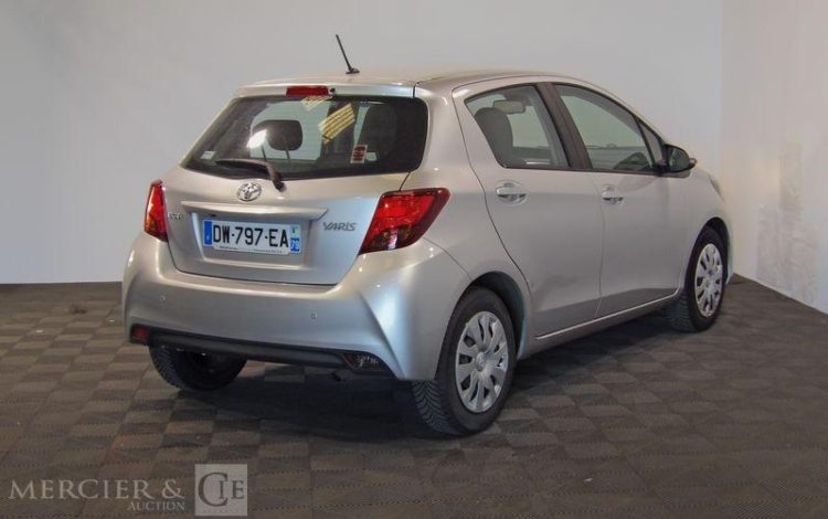 TOYOTA YARIS 1.4 D4D 90 DYNAMIC BLANC DW-797-EA