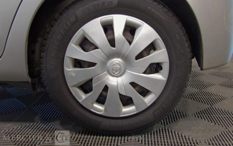 TOYOTA YARIS 1.4 D4D 90 DYNAMIC BLANC DW-797-EA