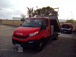 IVECO 35-130 BENNE SIMPLE CABINE COFFRE ROUGE EB-200-ZW
