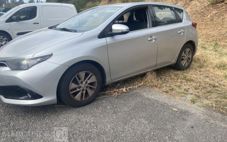 TOYOTA AURIS  EB-460-YT