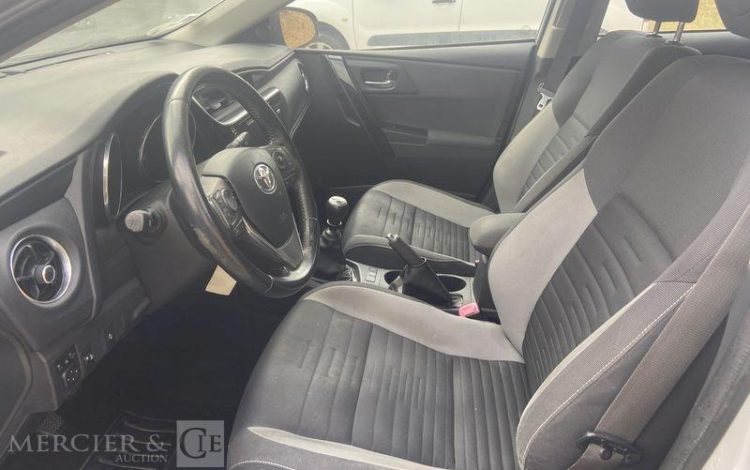 TOYOTA AURIS  EB-460-YT