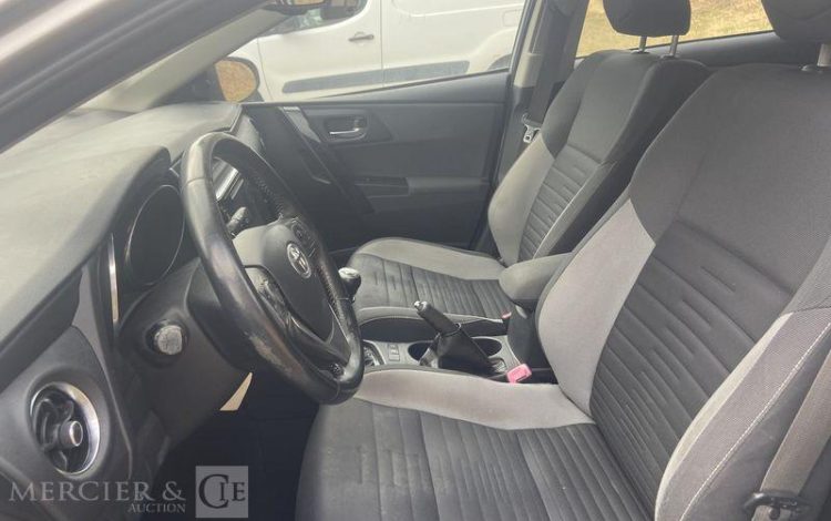 TOYOTA AURIS  EB-460-YT