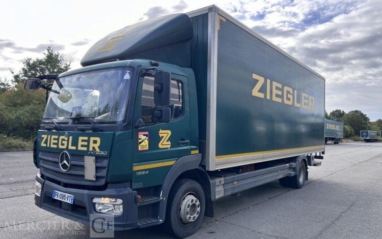 MERCEDES CAMION FOURGON  FK-095-VT