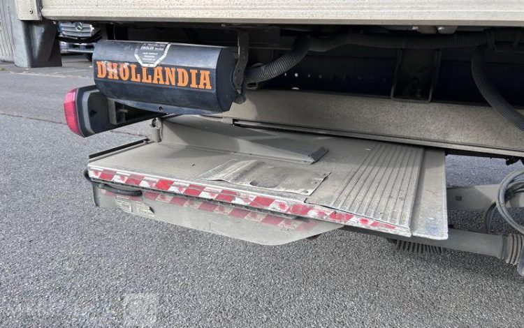 MERCEDES CAMION FOURGON  FK-095-VT