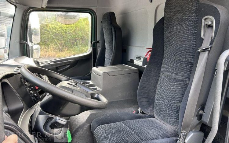 MERCEDES CAMION FOURGON  FK-095-VT