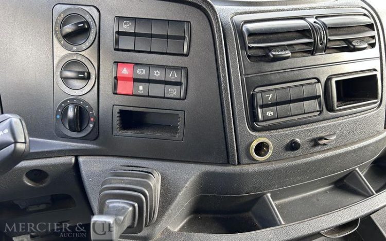 MERCEDES CAMION FOURGON  FK-095-VT