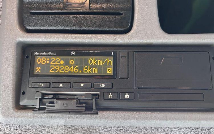 MERCEDES CAMION FOURGON  FK-095-VT