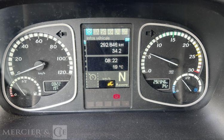 MERCEDES CAMION FOURGON  FK-095-VT