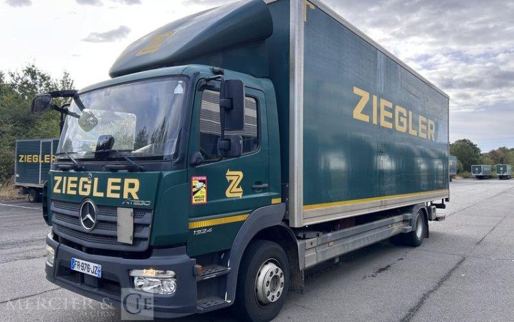 MERCEDES CAMION FOURGON  FR-976-JZ