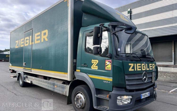 MERCEDES CAMION FOURGON  FR-976-JZ