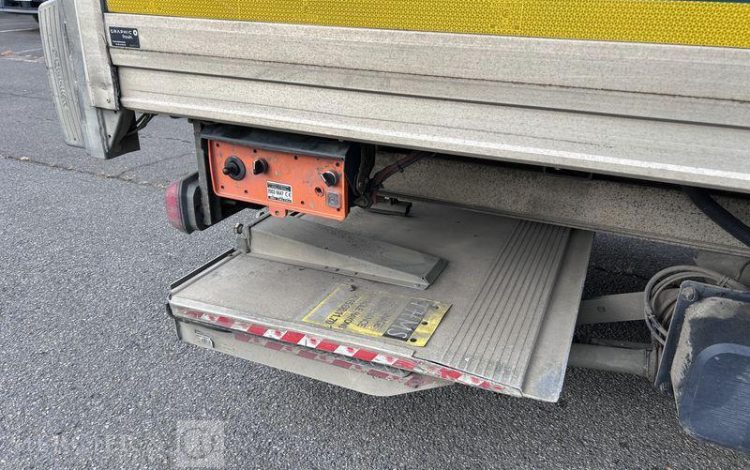 MERCEDES CAMION FOURGON  FR-976-JZ