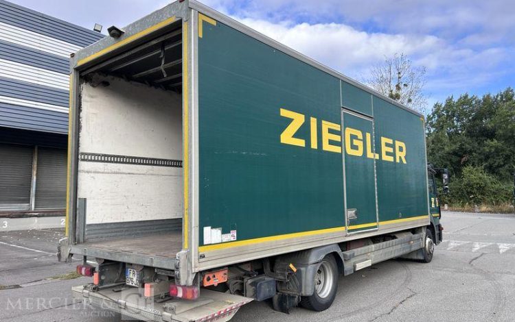 MERCEDES CAMION FOURGON  FR-976-JZ