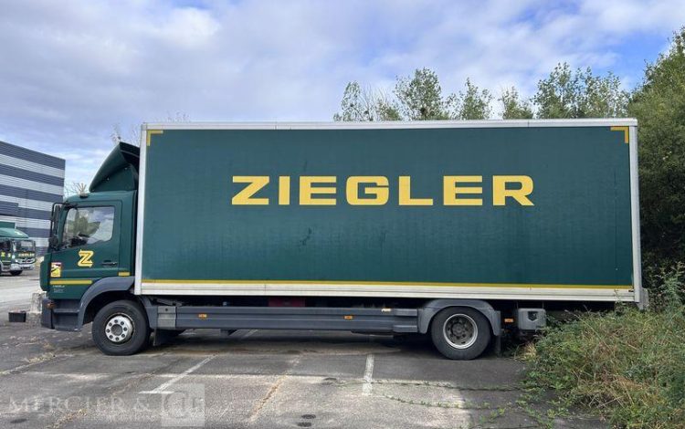 MERCEDES CAMION FOURGON  FV-903-RA