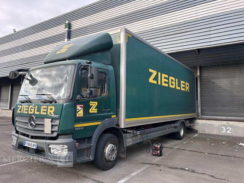 Fourgon utilitaire MERCEDES VERT ATEGO 1324 CAISSE HAYON — occasion